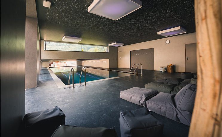 Imagen de la piscina del Hotel Aktiv and Familienhotel Adlernest. Foto 17