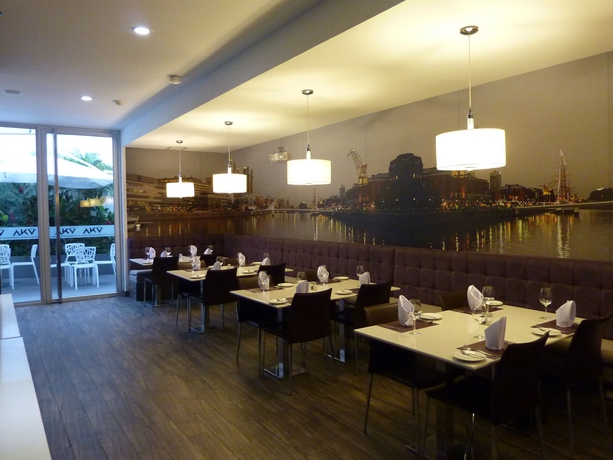 Imagen del bar/restaurante del Hotel Aku Hotels. Foto 4