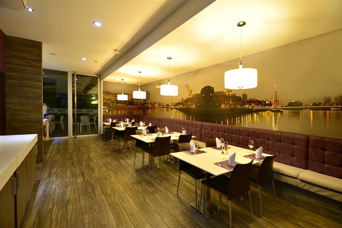 Imagen del bar/restaurante del Hotel Aku Hotels. Foto 5