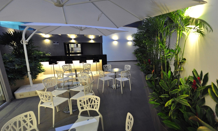 Imagen de los exteriores del Hotel Aku Hotels. Foto 12