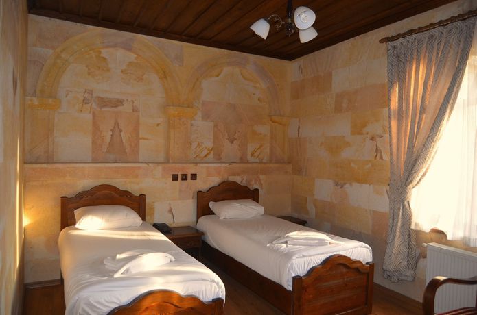 Imagen de los exteriores del Hotel Akuzun. Foto 13