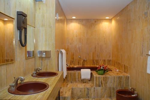 Imagen de la habitación del Hotel Akwa Palace. Foto 7