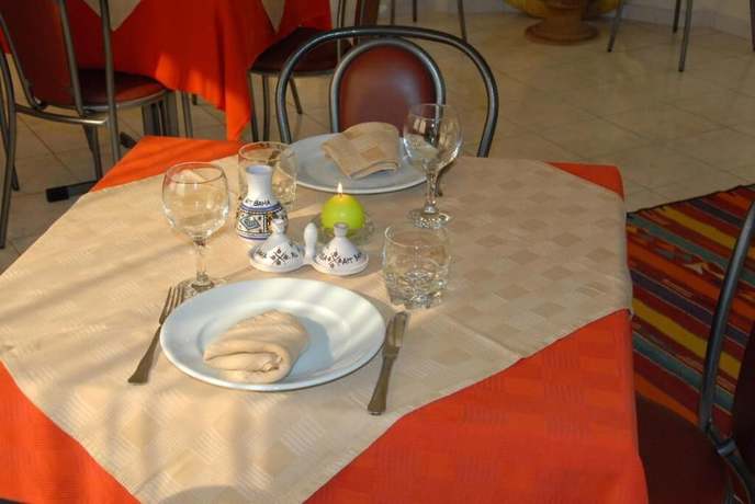 Imagen del bar/restaurante del Hotel Al Adarissa. Foto 2