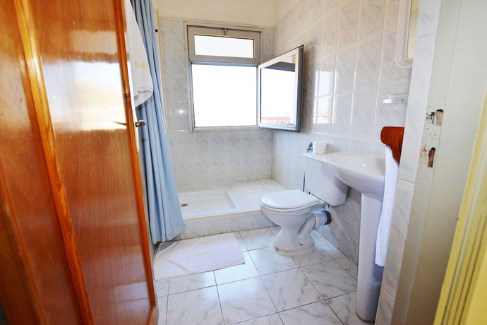 Imagen de la habitación del Hotel Al Adarissa. Foto 9