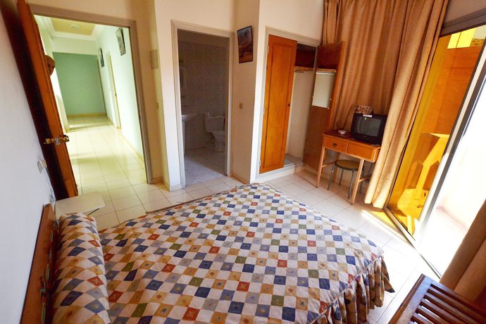 Imagen de la habitación del Hotel Al Adarissa. Foto 15