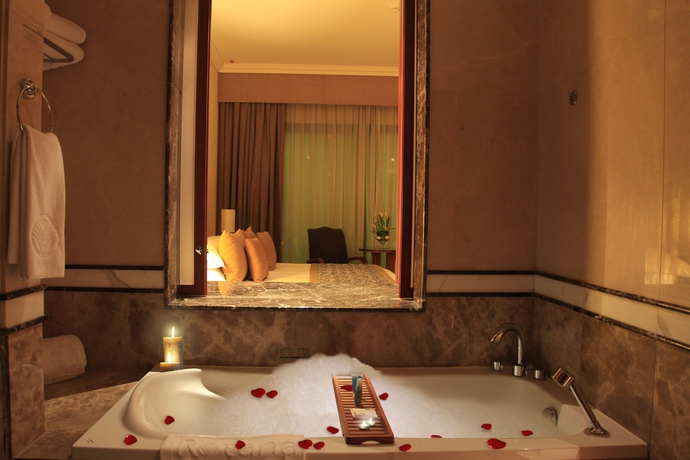 Imagen de la habitación del Hotel Al Ain Rotana. Foto 4