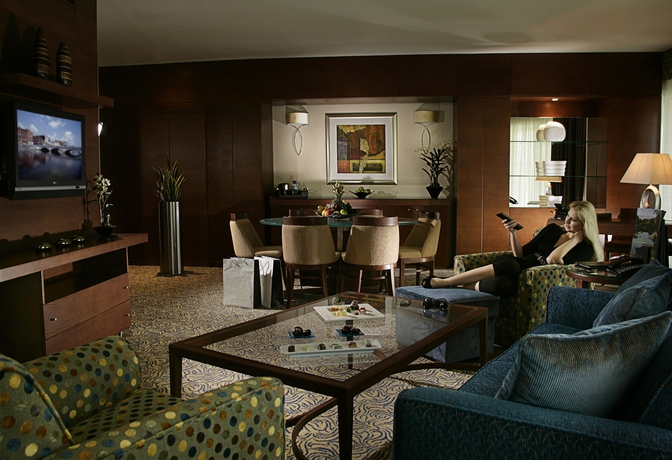 Imagen de los interiores del Hotel Al Ain Rotana. Foto 10