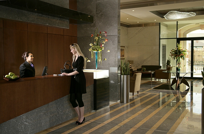 Imagen de los interiores del Hotel Al Ain Rotana. Foto 12