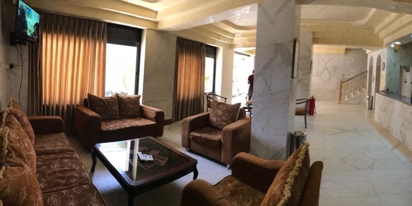 Imagen de los interiores del Hotel Al Anbat Midtown. Foto 17