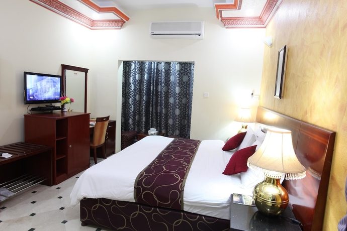 Imagen de la habitación del Hotel Al Bahjah. Foto 13