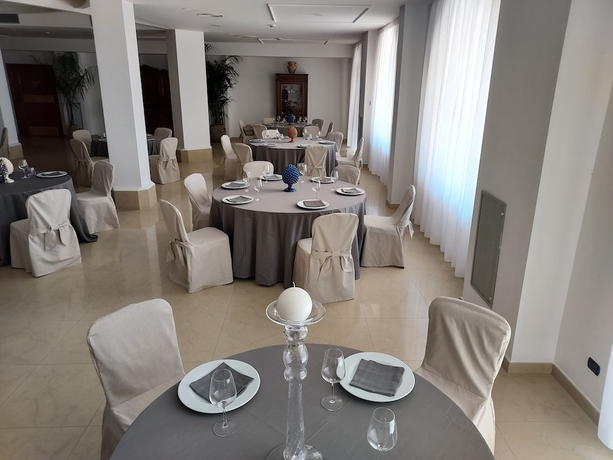 Imagen del bar/restaurante del Hotel Al Balhara Resort and Spa. Foto 3