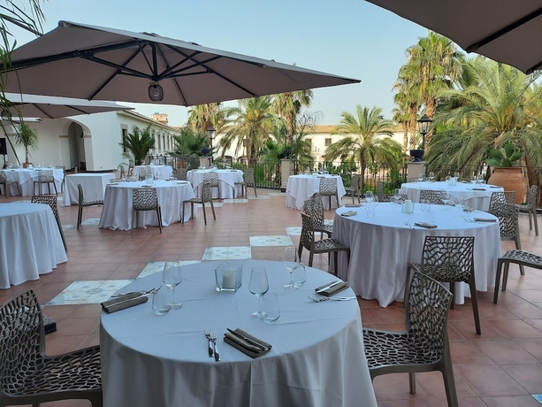 Imagen del bar/restaurante del Hotel Al Balhara Resort and Spa. Foto 4