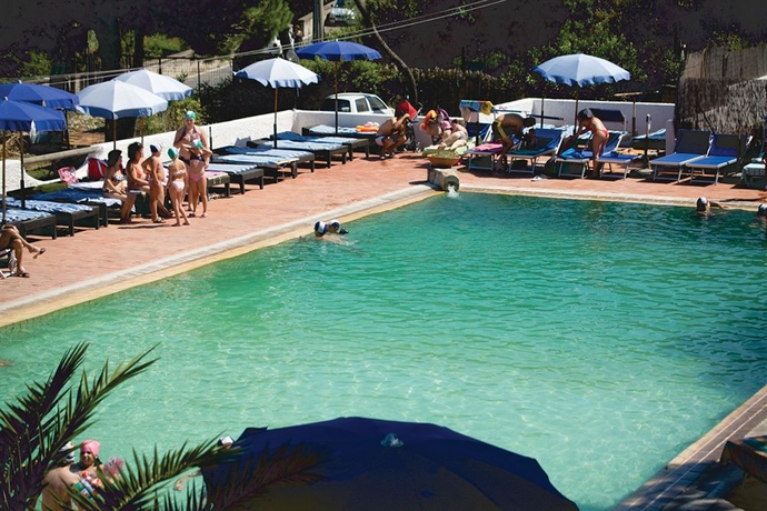 Imagen de la piscina del Hotel Al Bosco. Foto 13