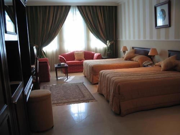Imagen de la habitación del Hotel Al Bustan. Foto 2