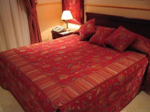 Imagen de la habitación del Hotel Al Bustan. Foto 5