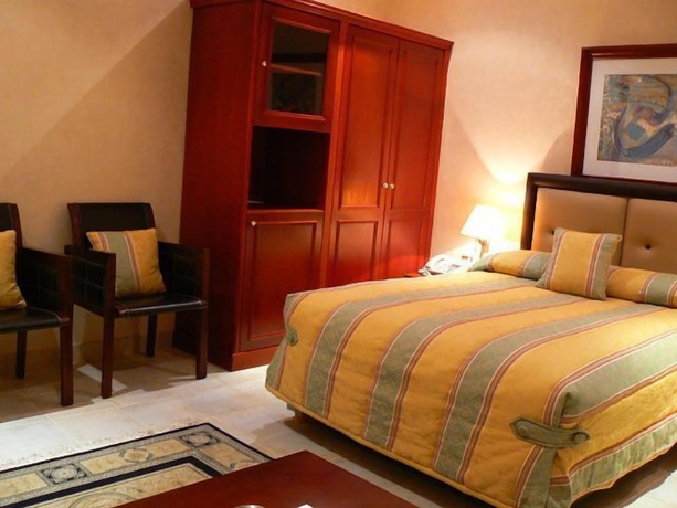 Imagen de la habitación del Hotel Al Bustan. Foto 6