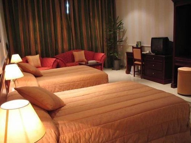 Imagen de la habitación del Hotel Al Bustan. Foto 7
