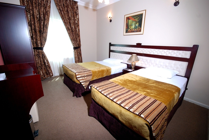 Imagen de la habitación del Hotel Al Bustan Tower Suites. Foto 3