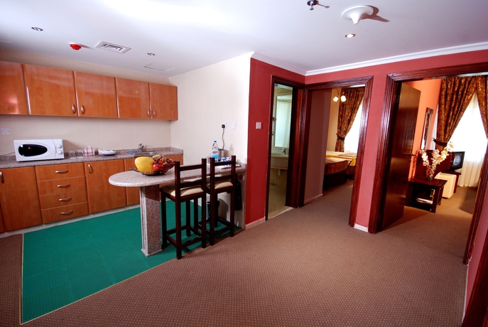 Imagen de la habitación del Hotel Al Bustan Tower Suites. Foto 4