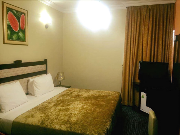 Imagen de la habitación del Hotel Al Bustan Tower Suites. Foto 6