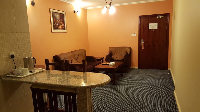 Imagen de la habitación del Hotel Al Bustan Tower Suites. Foto 11