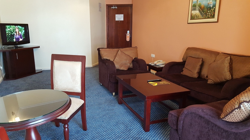 Imagen de la habitación del Hotel Al Bustan Tower Suites. Foto 13