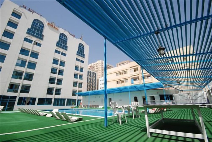 Imagen de la piscina del Hotel Al Bustans Flats. Foto 20
