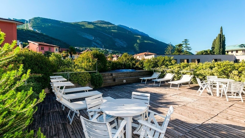 Imagen de los exteriores del Hotel Al Caminetto, Torbole Sul Garda. Foto 9