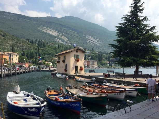 Imagen de los exteriores del Hotel Al Caminetto, Torbole Sul Garda. Foto 10