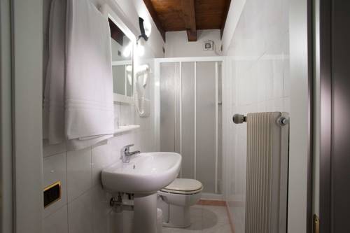 Imagen de la habitación del Hotel Al Castello, Bassano Del Grappa. Foto 8