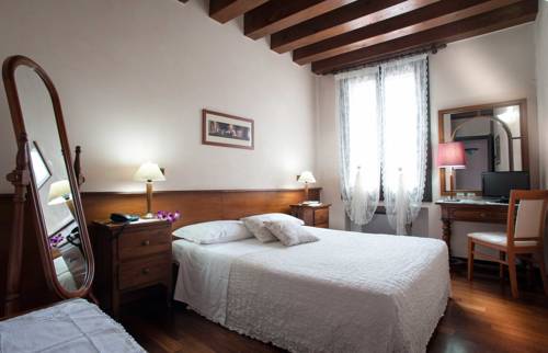Imagen de la habitación del Hotel Al Castello, Bassano Del Grappa. Foto 11