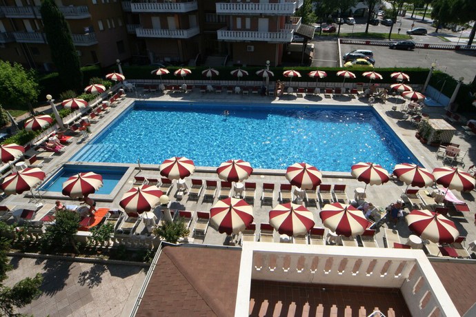 Imagen de la piscina del Hotel Al Cigno. Foto 18