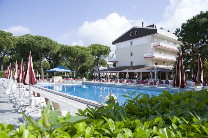 Imagen de la piscina del Hotel Al Cigno. Foto 19