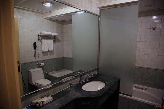 Imagen de la habitación del Hotel Al Diafah Suites. Foto 2