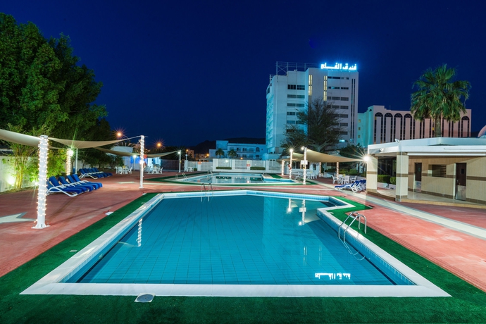 Imagen de la piscina del Hotel Al Falaj. Foto 16