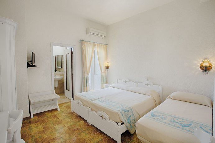 Imagen de la habitación del Hotel Al Faro, San Teodoro . Foto 17