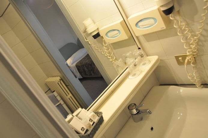 Imagen de la habitación del Hotel Al Fogher. Foto 13