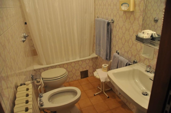 Imagen de la habitación del Hotel Al Fogher. Foto 16