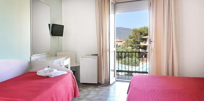 Imagen de la habitación del Hotel Al Gabbiano, Bosa Marina. Foto 7