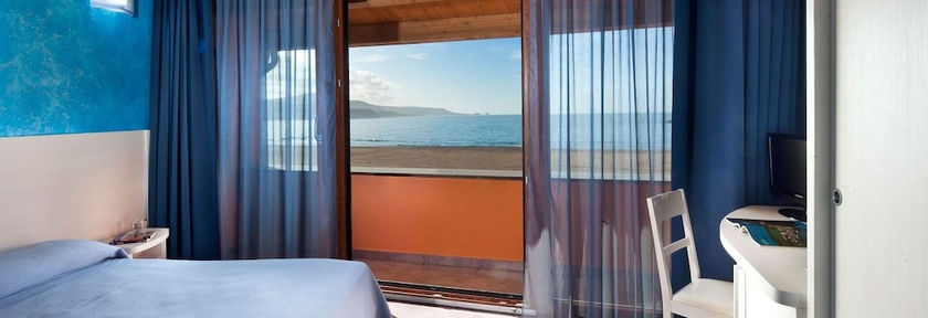 Imagen de la habitación del Hotel Al Gabbiano, Bosa Marina. Foto 19