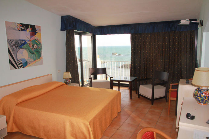 Imagen de los interiores del Hotel Al Gabbiano, Vittoria. Foto 12