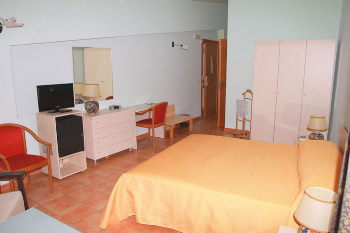 Imagen de los exteriores del Hotel Al Gabbiano, Vittoria. Foto 8