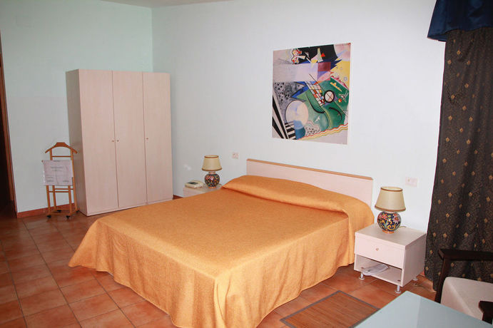 Imagen de los exteriores del Hotel Al Gabbiano, Vittoria. Foto 10