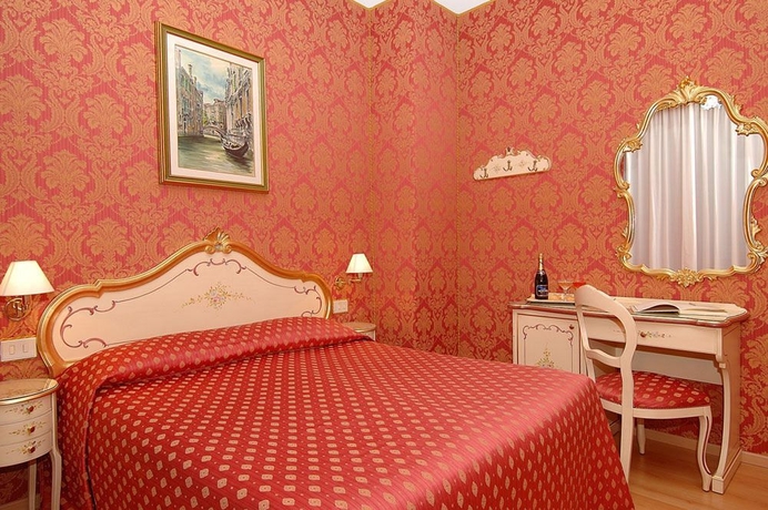 Imagen de la habitación del Hotel Al Gazzettino. Foto 8