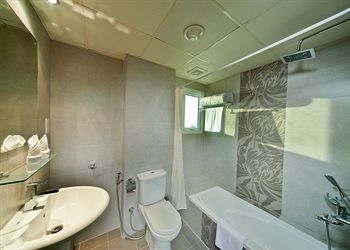 Imagen de los exteriores del Hotel Al Hail Waves Managed By Centara. Foto 8