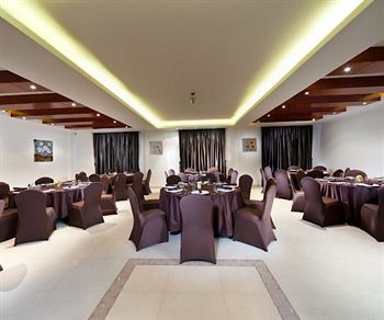 Imagen del bar/restaurante del Hotel Al Hail Waves Managed By Centara. Foto 2