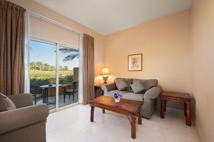 Imagen de la habitación del Hotel Al Hamra Village. Foto 2