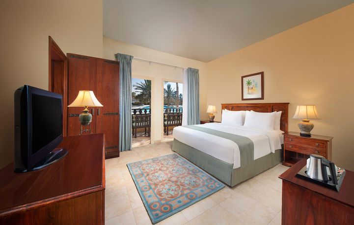 Imagen de la habitación del Hotel Al Hamra Village. Foto 7