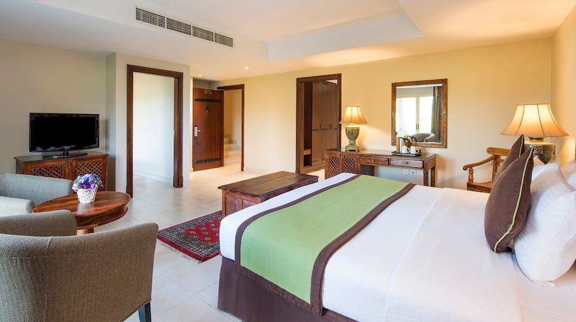 Imagen de la habitación del Hotel Al Hamra Village. Foto 10