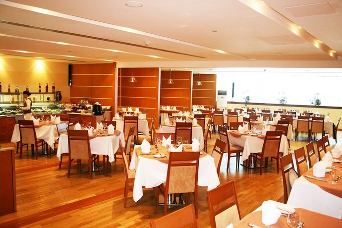 Imagen del bar/restaurante del Hotel Al Jazira Club. Foto 5